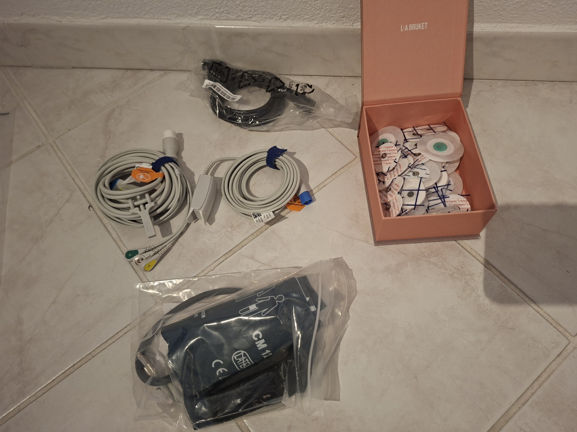 Intellivue MP70 mit X2 Transportmodul, EKG-Stammkabel, SPO2, NIBP
