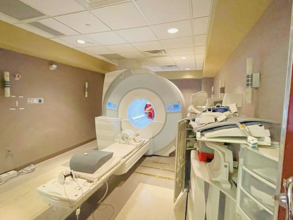 Siemens MAGNETOM Espree 1.5T MRT-System – 18 Kanäle (Baujahr 2007)