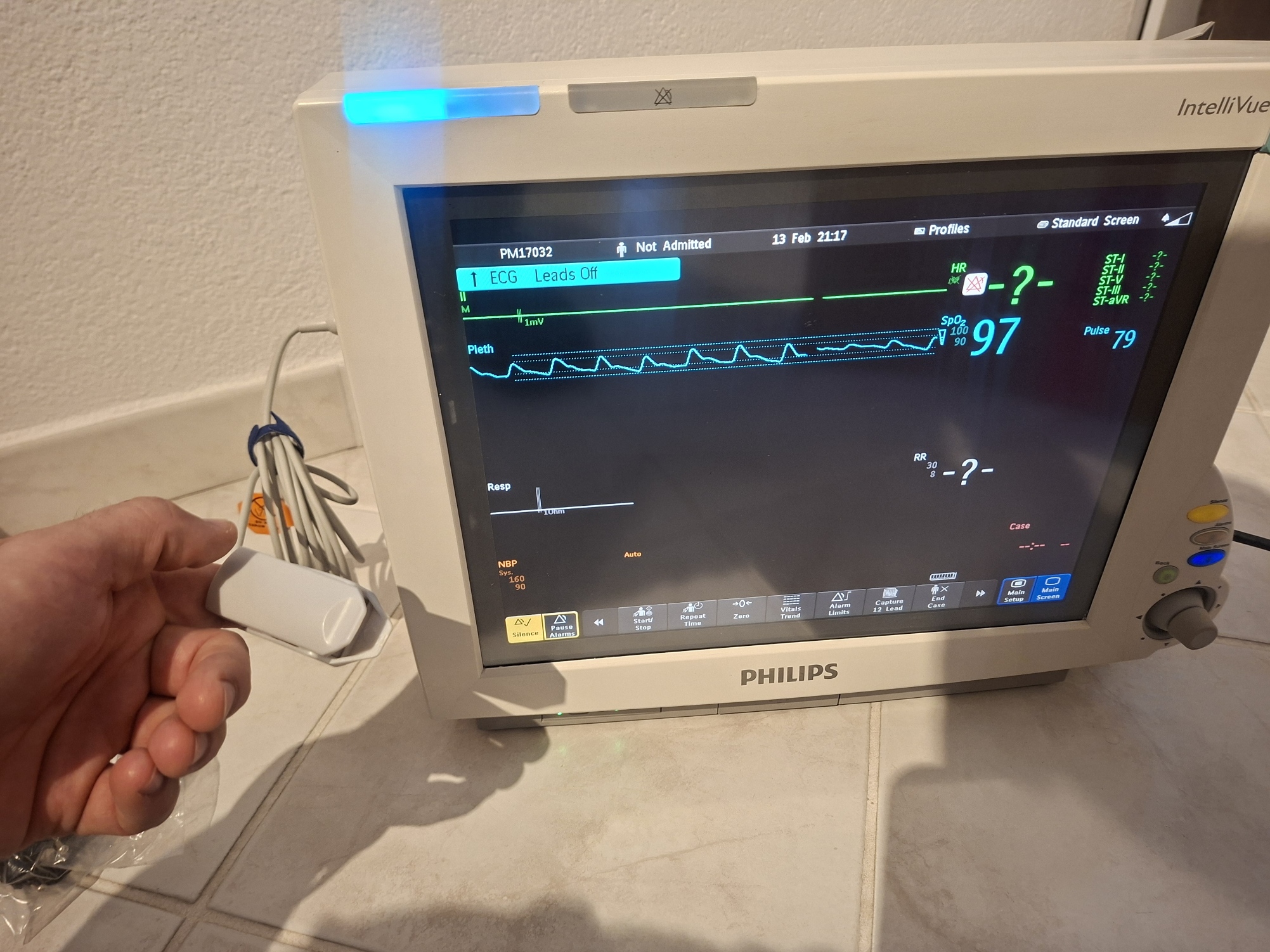Intellivue MP70 mit X2 Transportmodul, EKG-Stammkabel, SPO2, NIBP