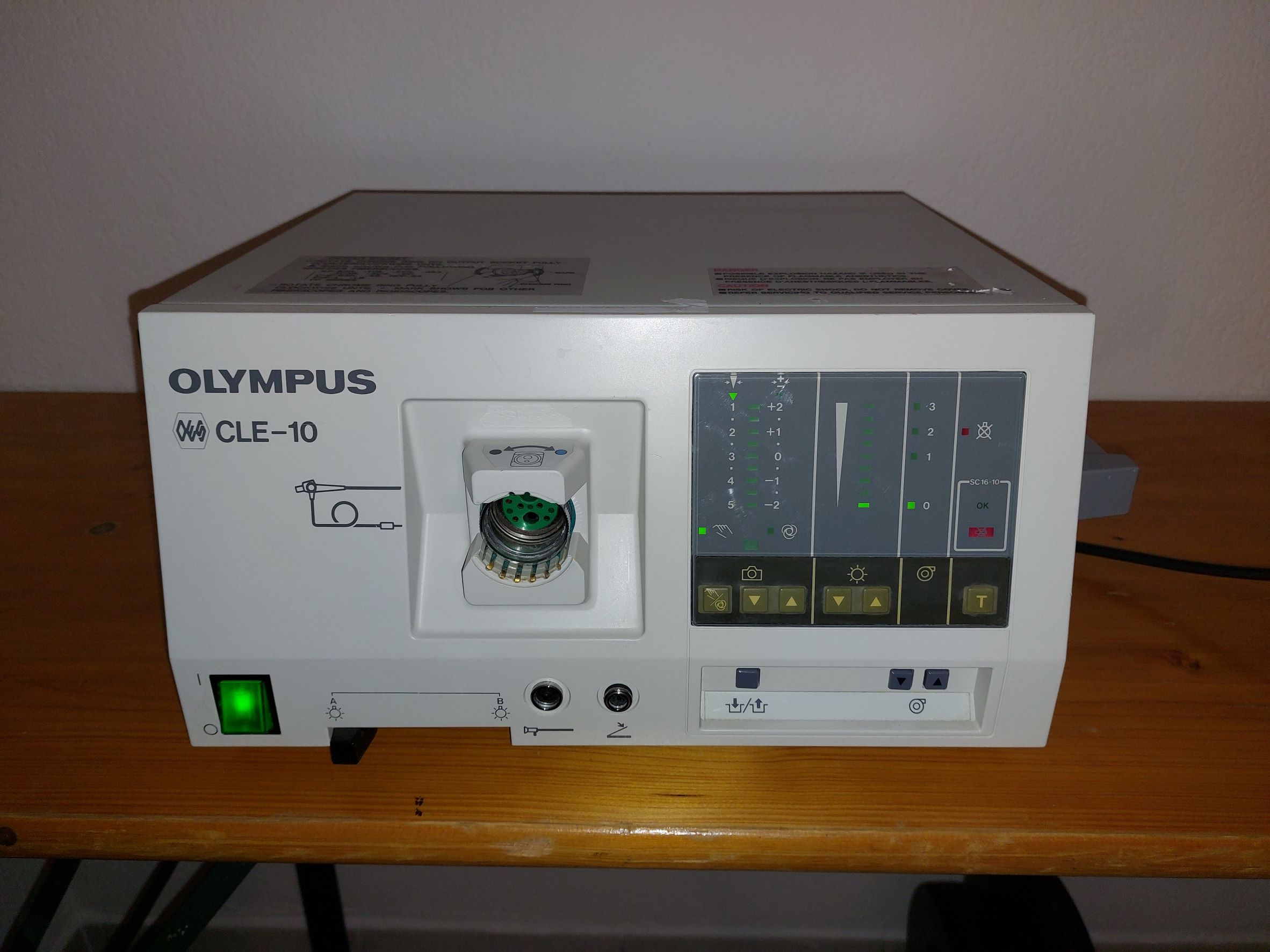 OLYMPUS CLE-10 Kaltlichtquelle, 2x 150 Watt Halogen