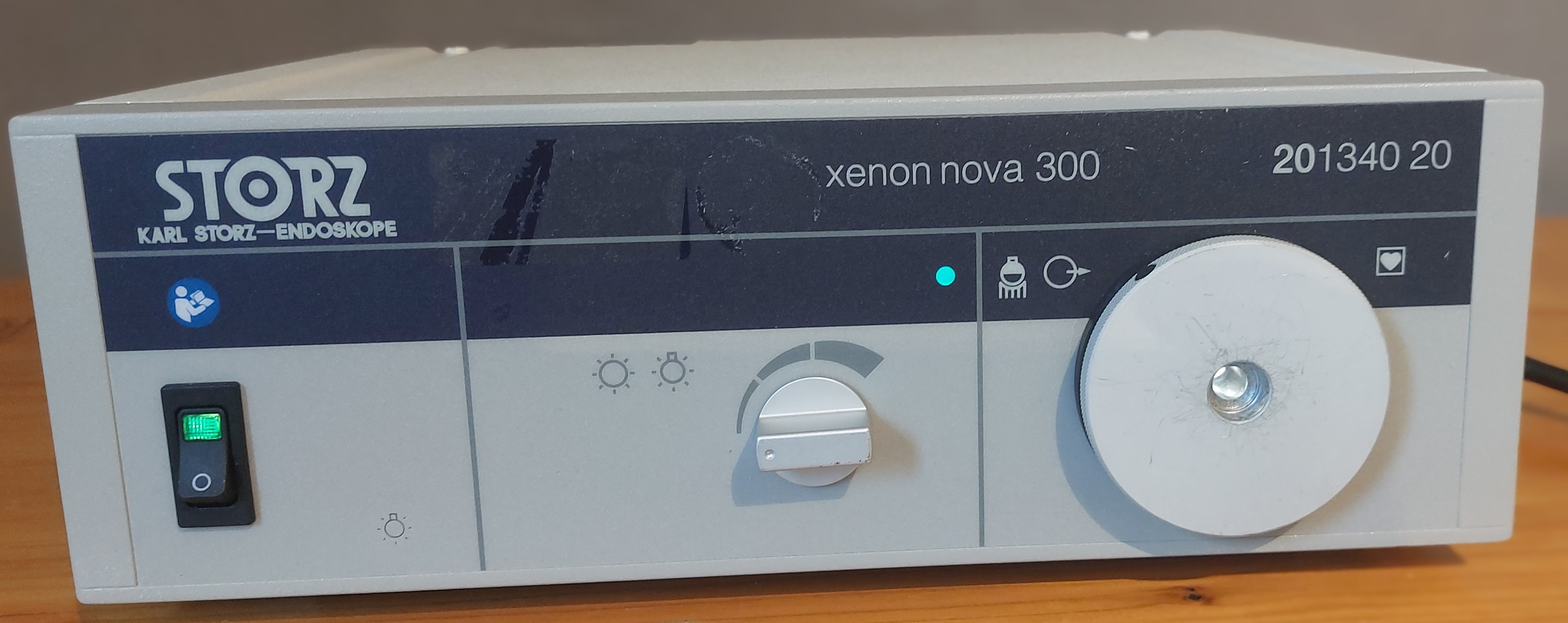 Xenon Light Source - Karl Storz - Xenon Nova 300 - 201340 20 - Xenon-Lichtquelle Xenon Light Source - Karl Storz - Xenon Nova 300 - 201340 20 - Xenon-Lichtquelle