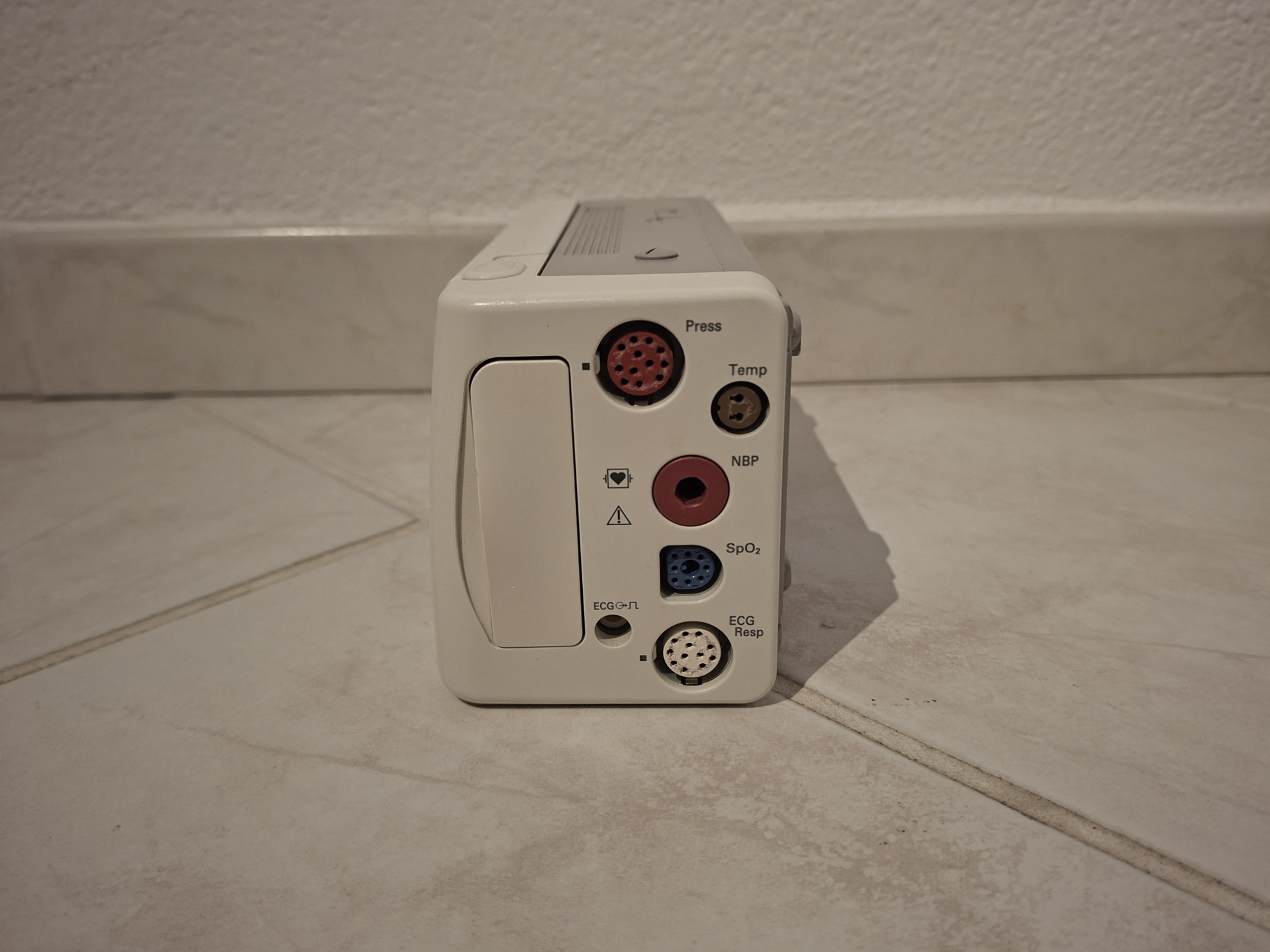 Intellivue MP70 mit X2 Transportmodul, EKG-Stammkabel, SPO2, NIBP