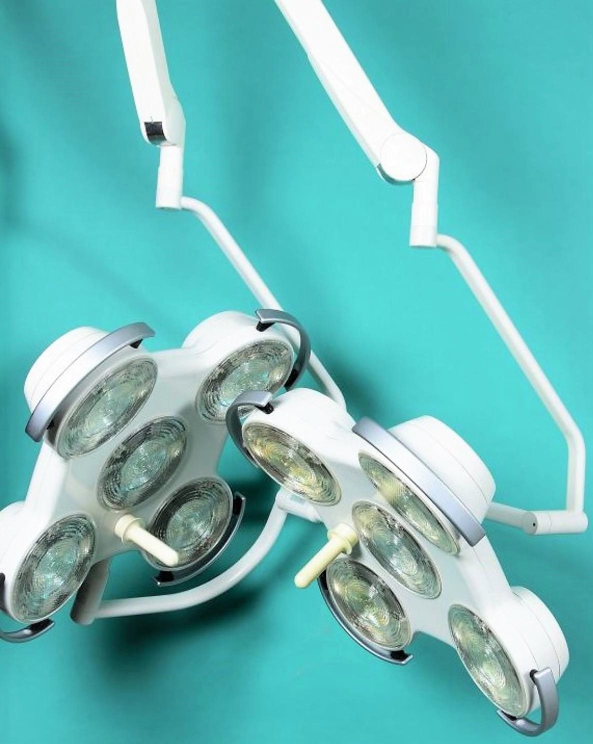 hanaulux-2005-duo-double-surgical-lamp-10236-l1